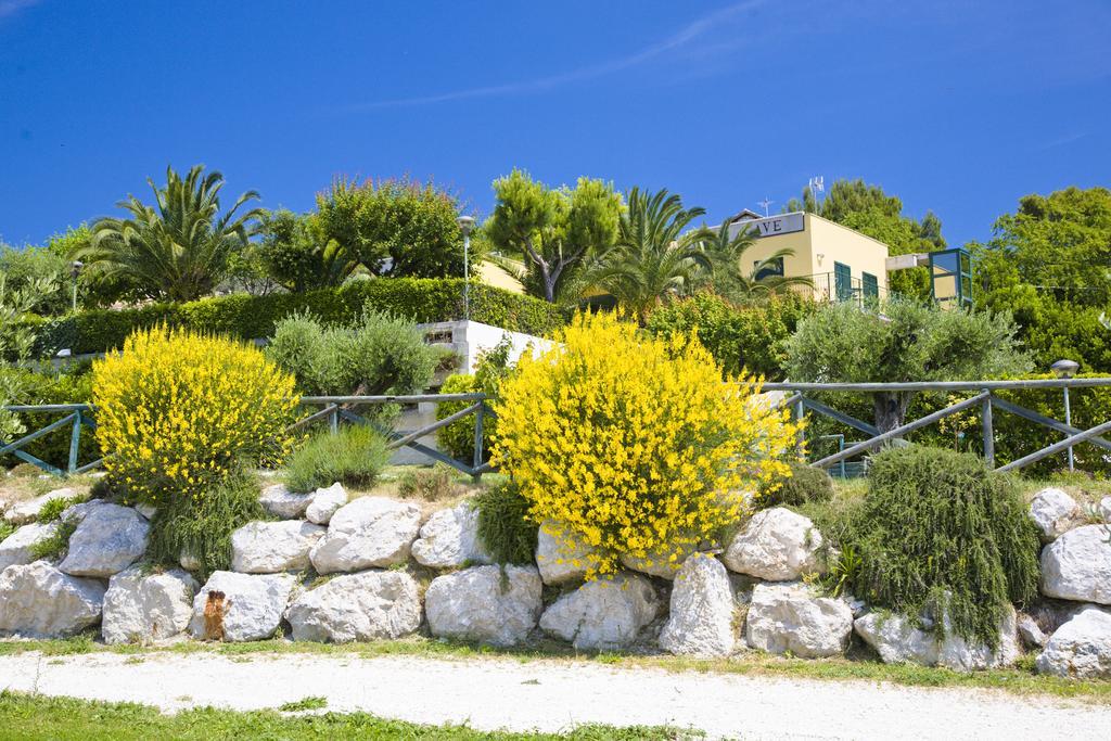 Hotel Le Cave Sirolo Exterior photo